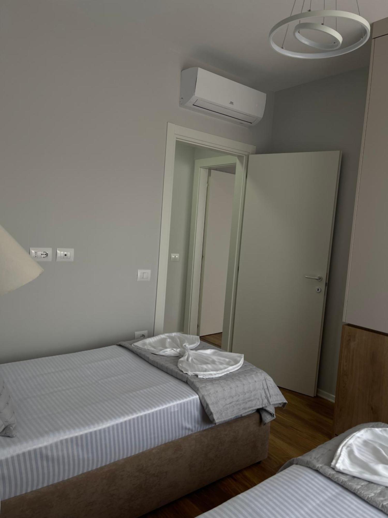 New Bazaar, Grand Apartment Tirana Extérieur photo